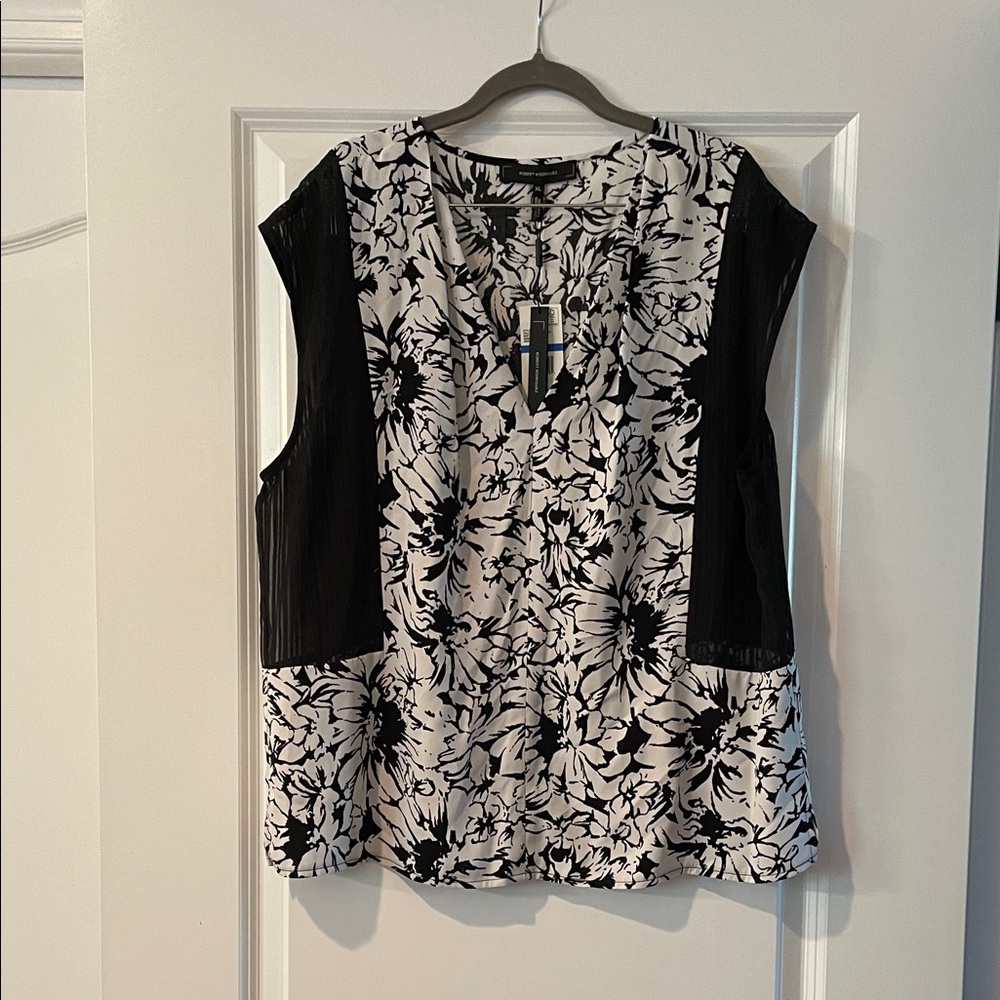 Robert Rodriguez Black & White Floral Cap Sleeve Blouse